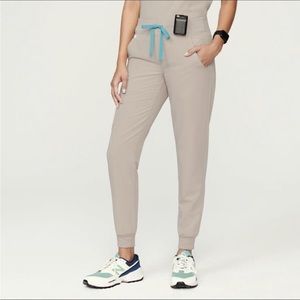 Limited Edition FIGS set Catarina top XS, Zamora joggers S/P in color Boulder